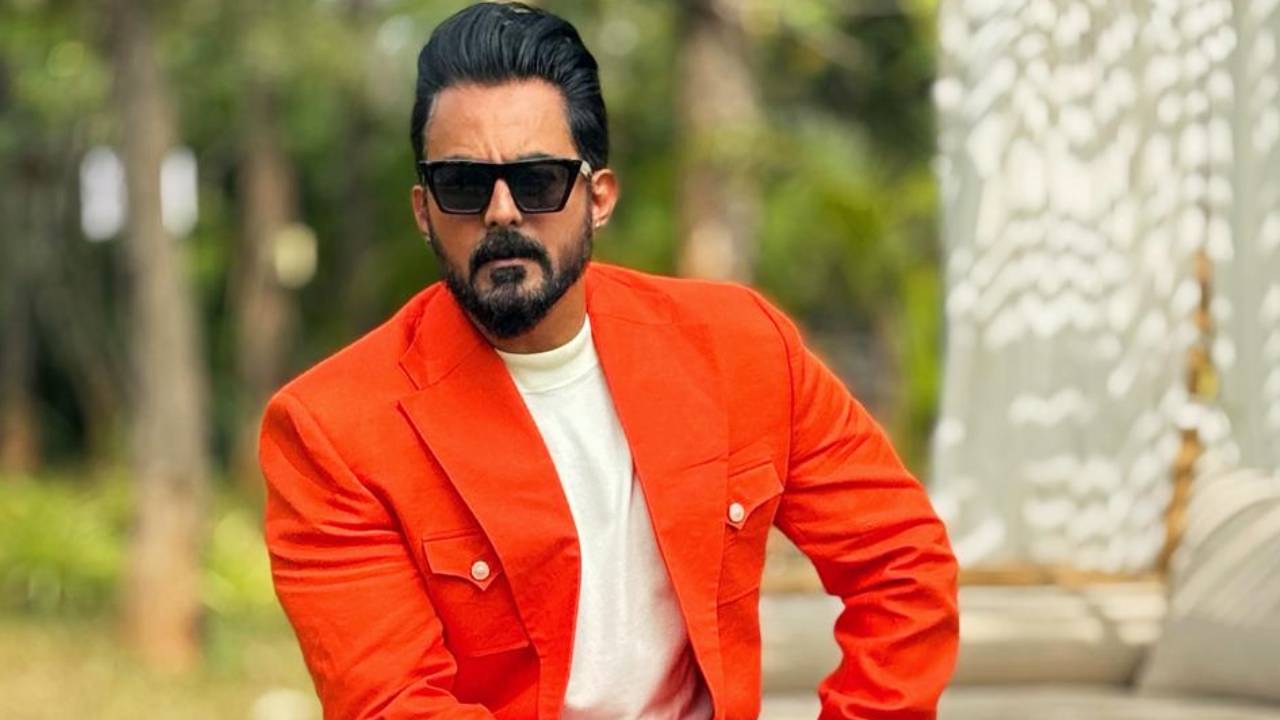 Star Fashion 2026: ಆರೆಂಜ್‌ ಬ್ಲೇಜರ್‌ ಸೂಟ್‌ನಲ್ಲಿ ಕಾರ್ತಿಕ್‌ ಜಯರಾಮ್‌ ನಯಾ ಲುಕ್‌ - Image 3