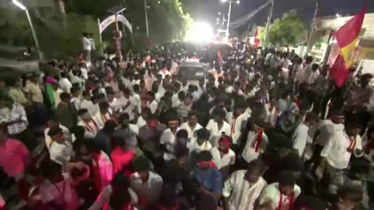 ನಟ ವಿಜಯ್ ರಾಜಕೀಯ ರ್ಯಾಲಿ ವೇಳೆ ಕಾಲ್ತುಳಿತ; 20 ಮಂದಿ ಸಾವು