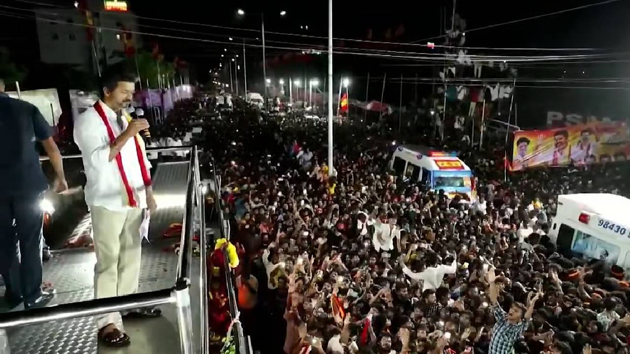 Major Stampedes This Year: ಕರ್ನಾಟಕ, ಆಂಧ್ರ ಪ್ರದೇಶ, ಉತ್ತರ ಪ್ರದೇಶ; ಈ ವರ್ಷ ದೇಶದಲ್ಲಿ ಸಂಭವಿಸಿದ ಪ್ರಮುಖ ಕಾಲ್ತುಳಿತ ದುರಂತಗಳಿವು - Image 1