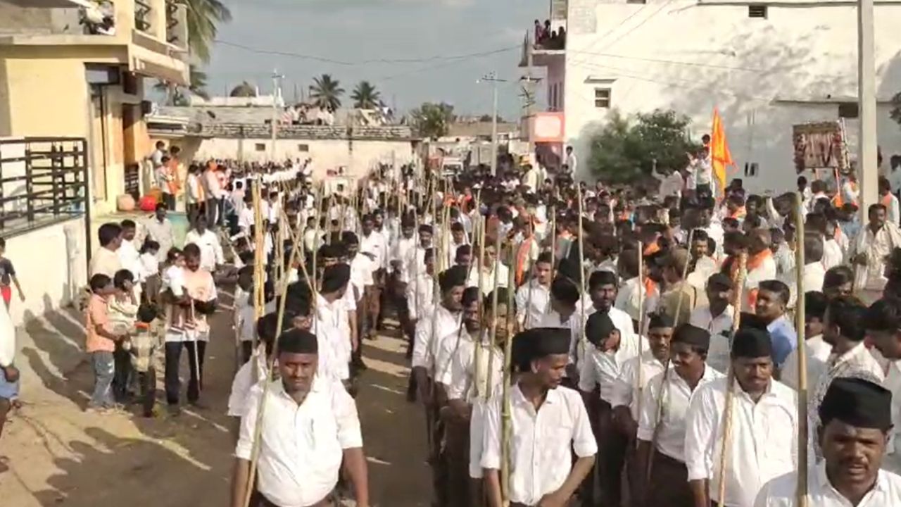 Kembhavi RSS Route March: ಕೆಂಭಾವಿಯಲ್ಲಿ ಆರ್‌ಎಸ್‌ಎಸ್‌ ಪಥ ಸಂಚಲನ ಯಶಸ್ವಿ; ಸಾವಿರಕ್ಕೂ ಅಧಿಕ ಸ್ವಯಂಸೇವಕರು ಭಾಗಿ