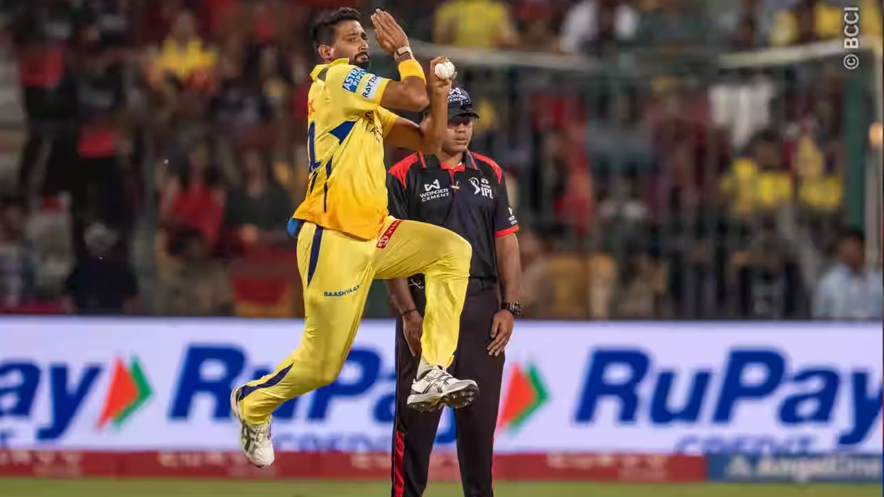 3 ಓವರ್ಗಳಿಗೆ 65 ರನ್ ಕೊಟ್ಟು ಅನಗತ್ಯ ದಾಖಲೆ ಹೆಗಲೇರಿಸಿಕೊಂಡ ಖಲೀಲ್!