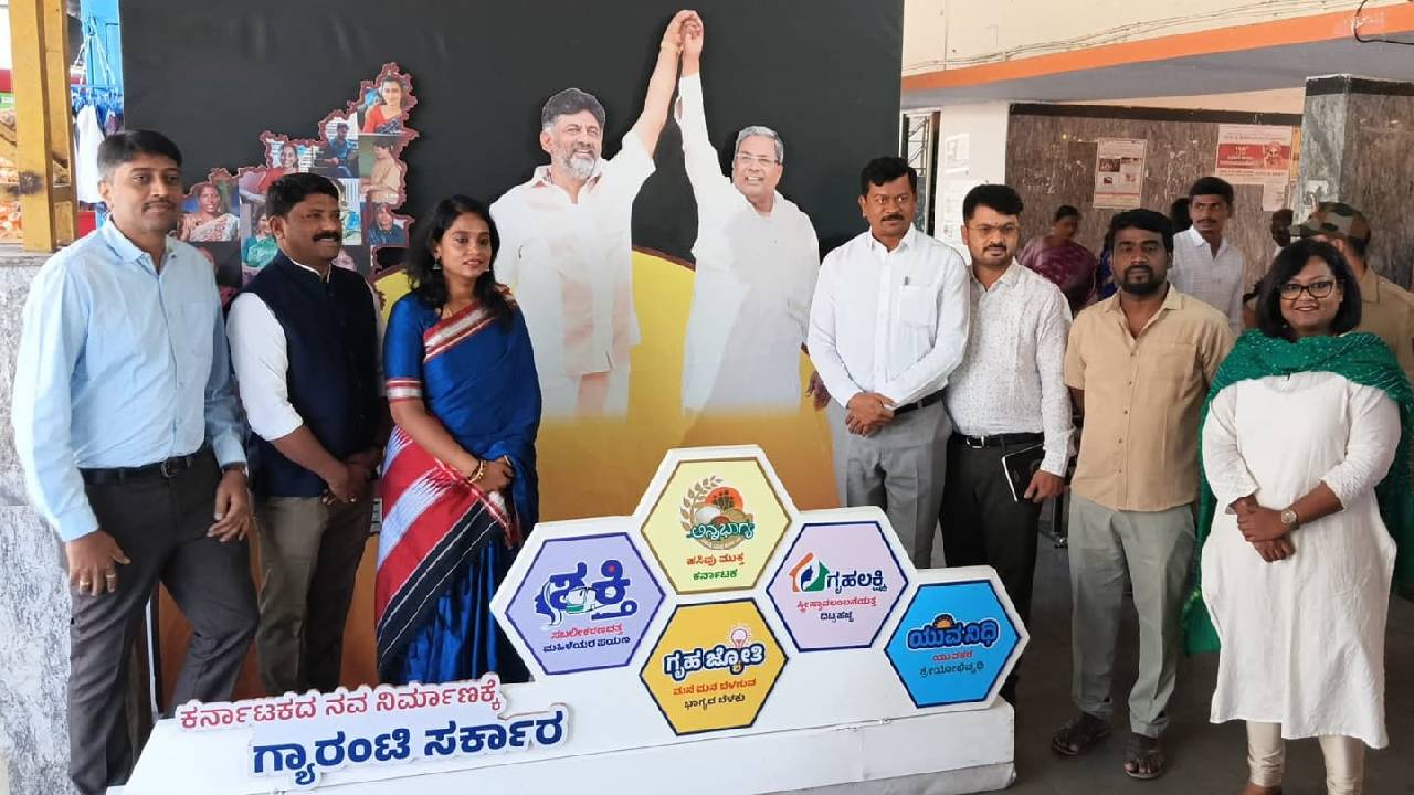 ಕೊರಟಗೆರೆಯಲ್ಲಿ ಸರ್ಕಾರಿ ಯೋಜನೆಗಳ ಮಾಹಿತಿ ಮಳಿಗೆ ಉದ್ಘಾಟಿಸಿದ ಡಿಸಿ