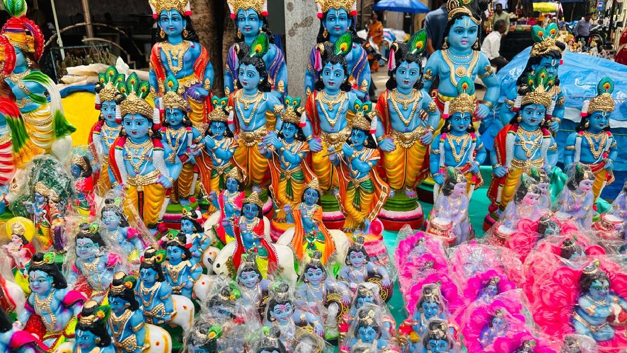 ಎಲ್ಲೆಡೆ ಶುರುವಾಯ್ತು ಕೃಷ್ಣ ಜನ್ಮಾಷ್ಟಮಿ ಹಬ್ಬದ ಶಾಪಿಂಗ್