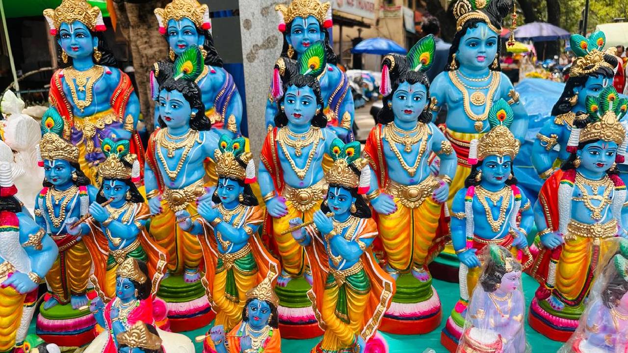 Krishna Janmastami 2025: ಎಲ್ಲೆಡೆ ಶುರುವಾಯ್ತು ಕೃಷ್ಣ ಜನ್ಮಾಷ್ಟಮಿ ಹಬ್ಬದ ಶಾಪಿಂಗ್ - Image 2