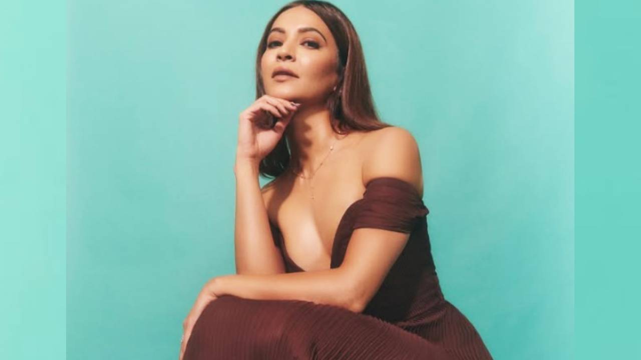 Star Fashion 2025: ಹುಡುಗರ ನಿದ್ದೆಗೆಡಿಸಿದ ನಟಿ ಕೃತಿ ಕರಬಂಧ ಆಫ್‌ ಶೋಲ್ಡರ್‌ ಡ್ರೆಸ್‌ - Image 4