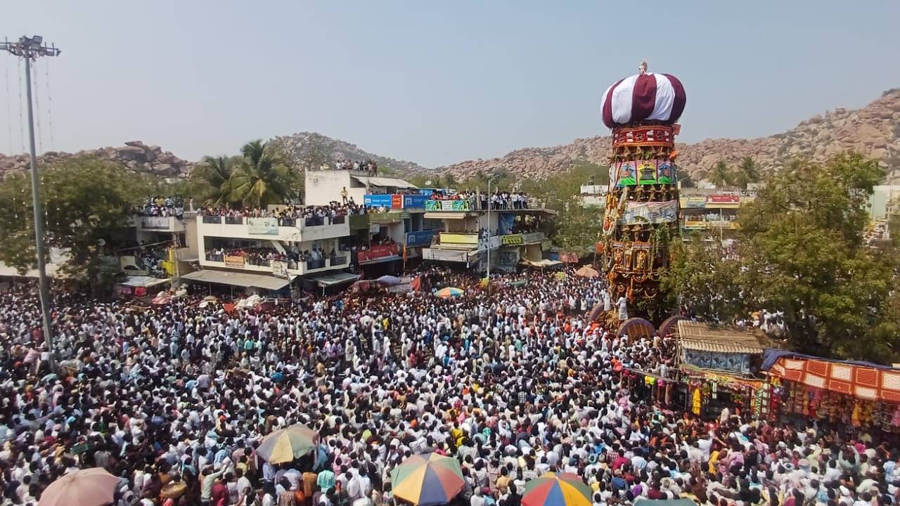 ಅದ್ಧೂರಿಯಾಗಿ ನೆರವೇರಿದ ಐತಿಹಾಸಿಕ ಕುರುಗೋಡು ದೊಡ್ಡ ಬಸವೇಶ್ವರ ರಥೋತ್ಸವ