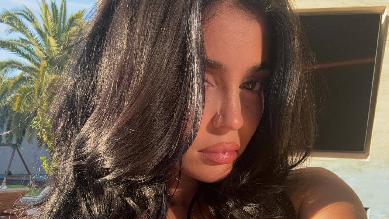 Kylie Jenner: ಬಿಕಿನಿಯಲ್ಲಿ ಸೆಕ್ಸಿ ಪೋಸ್ ಕೊಟ್ಟ ಕೈಲಿ ಜೆನ್ನರ್! ಇಲ್ಲಿದೆ ಹಾಟ್ ಫೋಟೋಶೂಟ್ - Image 2