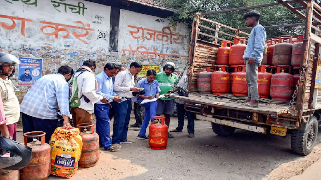 ಎಲ್‌ಪಿಜಿ ಸಿಲಿಂಡರ್‌ ಕೊರತೆ; ಪ್ರಧಾನಿ ಮೋದಿ ನೇತೃತ್ವದಲ್ಲಿ ಸಭೆ