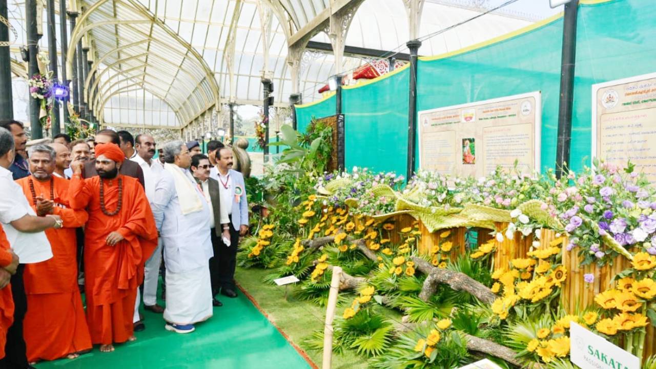 ಲಾಲ್ಬಾಗ್ ಫ್ಲವರ್ ಶೋದಲ್ಲಿ ಸಂಗೊಳ್ಳಿ ರಾಯಣ್ಣ- ಕಿತ್ತೂರು ಚೆನ್ನಮ್ಮ