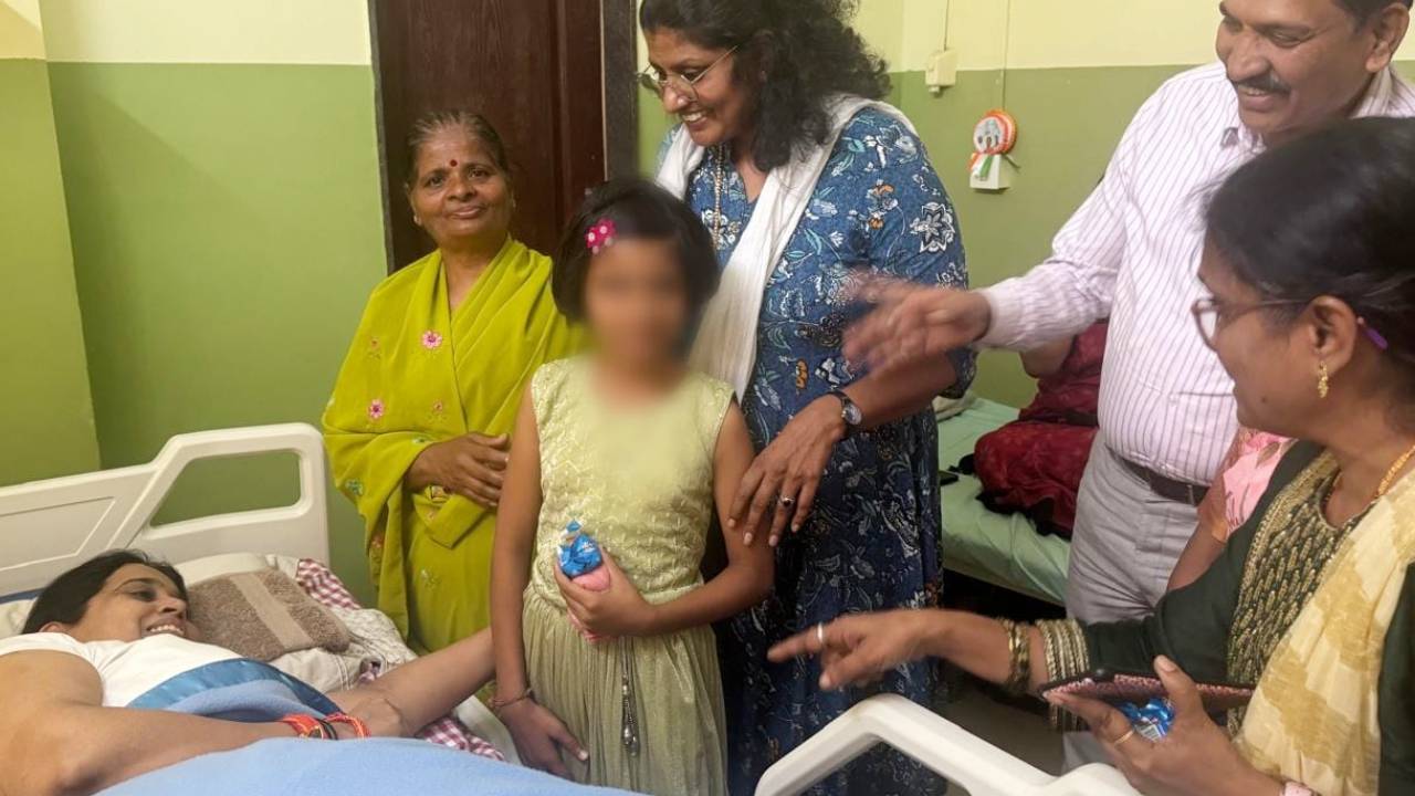 Laxmi hebbalkar: ವಿದ್ಯಾಭ್ಯಾಸಕ್ಕೆ ನೆರವಾಗಿದ್ದ ಸಚಿವೆ ಲಕ್ಷ್ಮಿ ಹೆಬ್ಬಾಳ್ಕರ್ ನೋಡಲು ಓಡೋಡಿ ಬಂದ ಬಾಲಕಿ