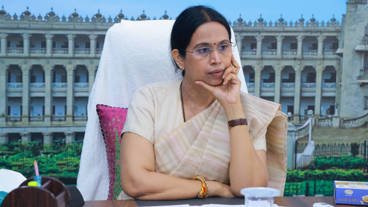 Laxmi Hebbalkar: ಗೃಹಲಕ್ಷ್ಮಿ ಫಲಾನುಭವಿ ಮಹಿಳೆಯರ ಸ್ವಸಹಾಯ, ಸ್ತ್ರೀ ಶಕ್ತಿ ಗುಂಪು ರಚಿಸುವ ಬಗ್ಗೆ ಸಚಿವೆ ಲಕ್ಷ್ಮಿ ಹೆಬ್ಬಾಳ್ಕರ್ ಸಭೆ