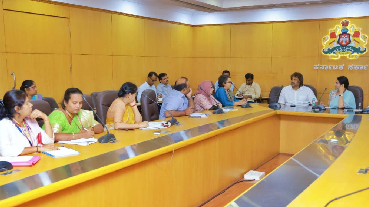 ಅಂಗನವಾಡಿಗಳಲ್ಲಿ ಪೂರ್ವ ಪ್ರಾಥಮಿಕ ತರಗತಿ- ಸಚಿವರಾದ ಮಧು ಬಂಗಾರಪ್ಪ, ಲಕ್ಷ್ಮೀ ಹೆಬ್ಬಾಳ್ಕರ್ ಚರ್ಚೆ