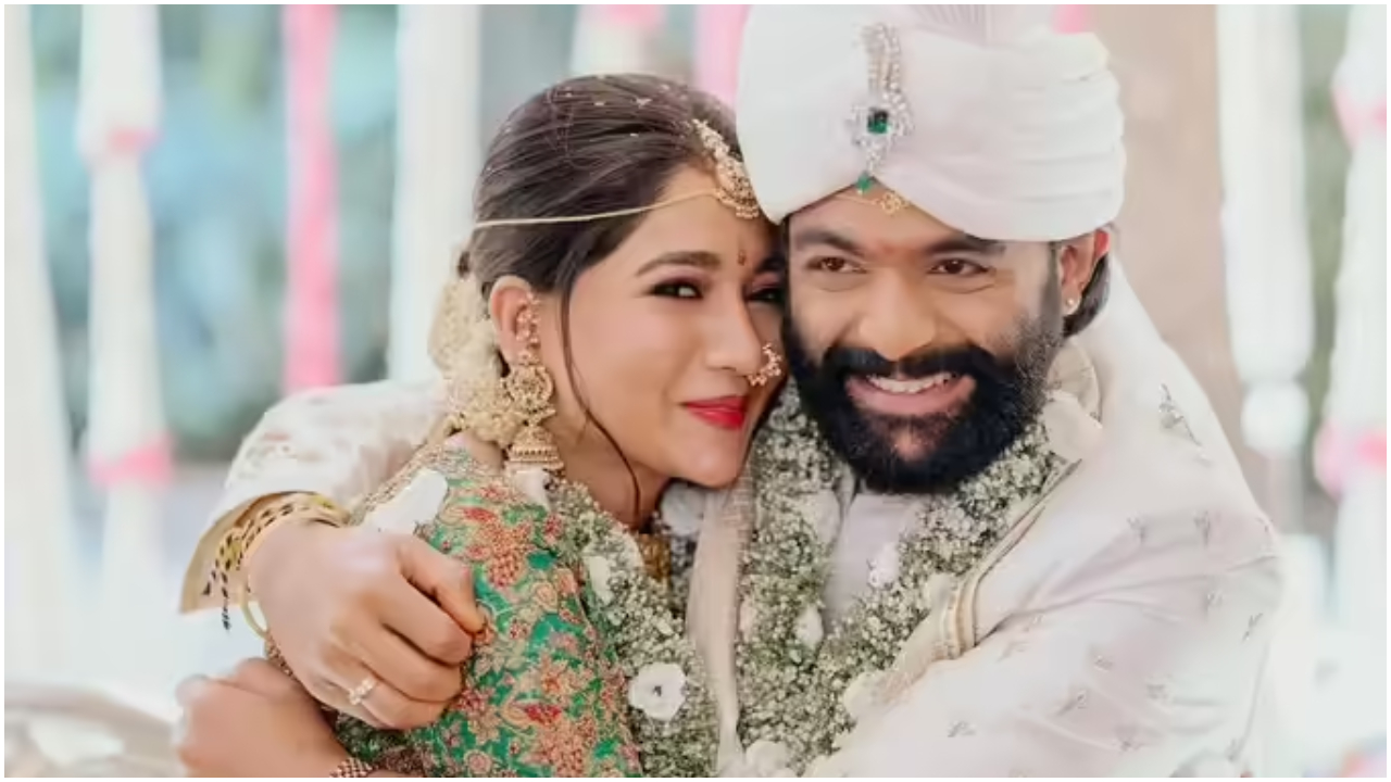 Year Ender 2025: ಈ ವರ್ಷ ದಾಂಪತ್ಯ ಬದುಕಿಗೆ ಕಾಲಿಟ್ಟ ಸ್ಯಾಂಡಲ್‌ವುಡ್‌ ಸೆಲೆಬ್ರಿಟಿಗಳು ಇವರೇ ನೋಡಿ; ಇಲ್ಲಿದೆ ಫುಲ್‌ ಲಿಸ್ಟ್‌ - Image 4