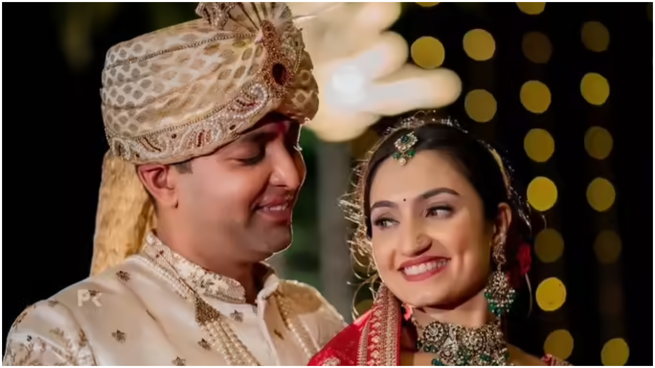 Year Ender 2025: ಈ ವರ್ಷ ದಾಂಪತ್ಯ ಬದುಕಿಗೆ ಕಾಲಿಟ್ಟ ಸ್ಯಾಂಡಲ್‌ವುಡ್‌ ಸೆಲೆಬ್ರಿಟಿಗಳು ಇವರೇ ನೋಡಿ; ಇಲ್ಲಿದೆ ಫುಲ್‌ ಲಿಸ್ಟ್‌ - Image 8