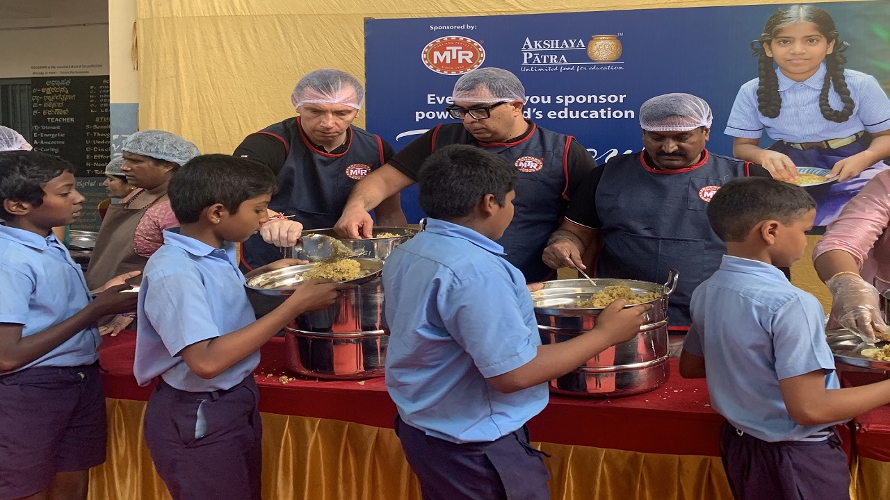 10 ದಶಲಕ್ಷಕ್ಕೂ ಹೆಚ್ಚು ಮಧ್ಯಾಹ್ನದ ಬಿಸಿಯೂಟ ಪೂರೈಸಿದ 'ಎಂಟಿಆರ್'