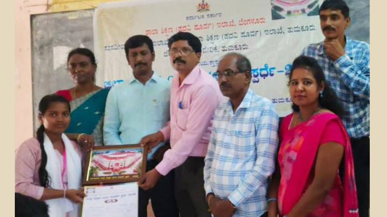 ಯುವ ಸಂಸತ್; ಮಧುಗಿರಿ ವಿದ್ಯಾರ್ಥಿನಿ ನಳಿನಾ ರಾಜ್ಯ ಮಟ್ಟಕ್ಕೆ ಆಯ್ಕೆ