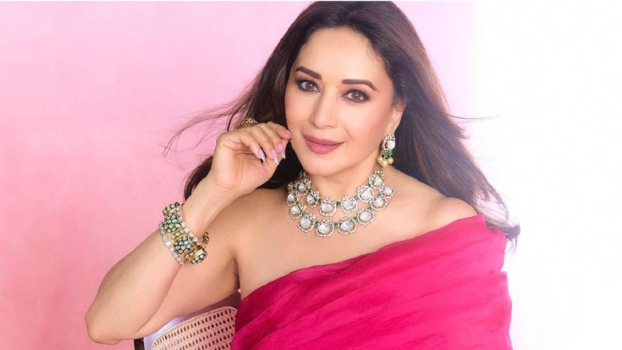 Madhuri Dixit: ತಂದೆ- ಮಗ ಇಬ್ಬರ ಜೊತೆನೂ ತೆರೆ ಮೇಲೆ ರೊಮ್ಯಾನ್ಸ್ ಮಾಡಿದ ಖ್ಯಾತ ನಟಿ ಯಾರು ಗೊತ್ತಾ? - Image 5