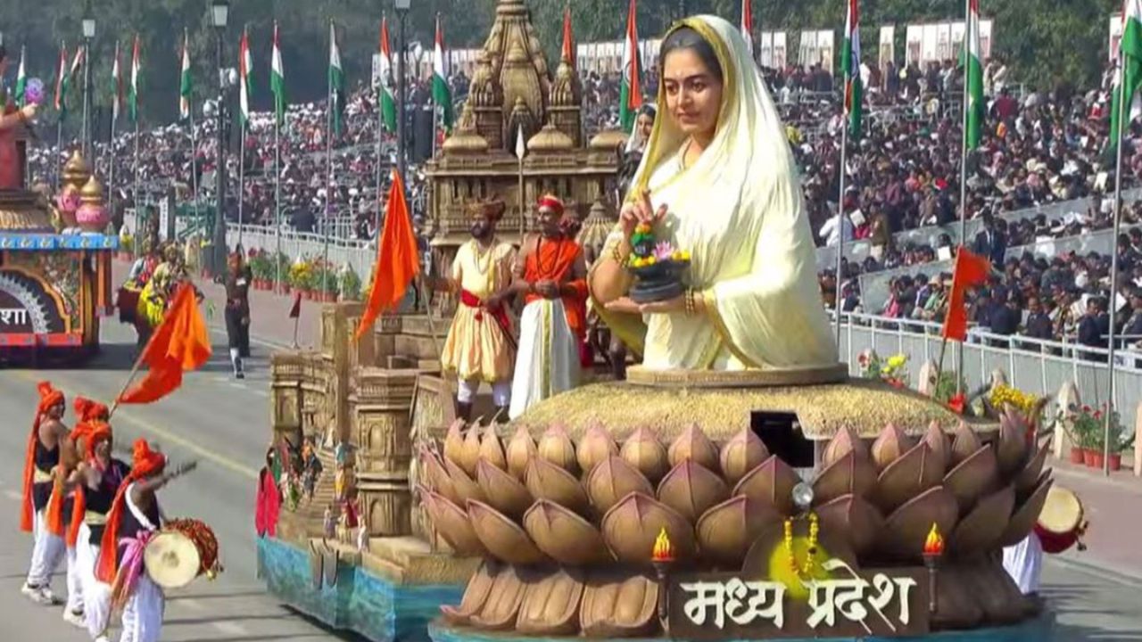 Republic Day Tableau: ಗಣರಾಜ್ಯೋತ್ಸವಕ್ಕೆ ಮೆರಗು ತಂದ ಸ್ತಬ್ಧಚಿತ್ರಗಳು; ಇಲ್ಲಿದೆ ನೋಡಿ ಫೋಟೊ ಗ್ಯಾಲರಿ - Image 5