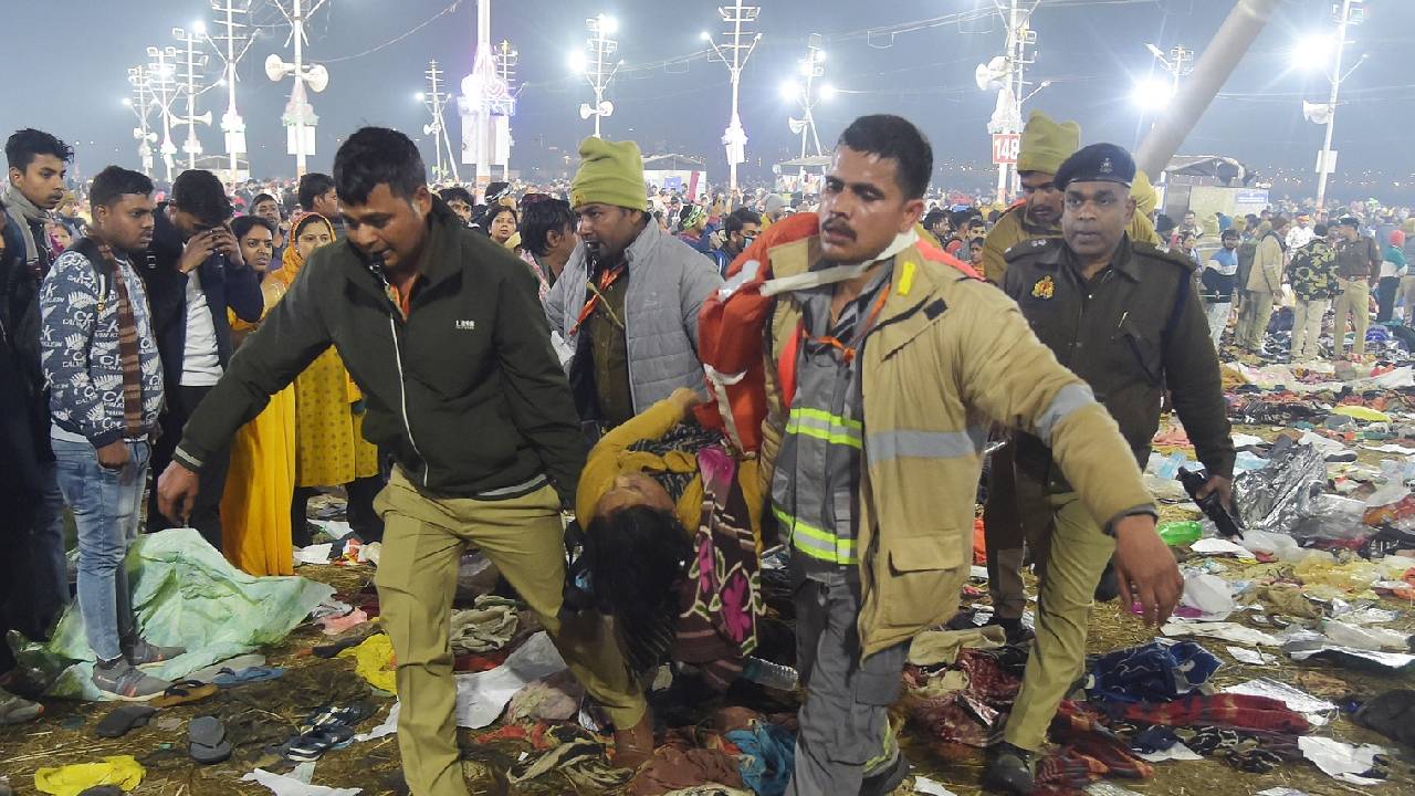 Major Stampedes This Year: ಕರ್ನಾಟಕ, ಆಂಧ್ರ ಪ್ರದೇಶ, ಉತ್ತರ ಪ್ರದೇಶ; ಈ ವರ್ಷ ದೇಶದಲ್ಲಿ ಸಂಭವಿಸಿದ ಪ್ರಮುಖ ಕಾಲ್ತುಳಿತ ದುರಂತಗಳಿವು - Image 5