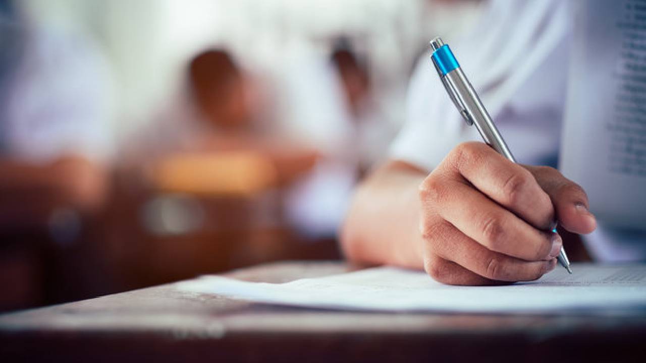 ಹೆರಿಗೆಯಾದ 10 ದಿನಕ್ಕೆ ನವಜಾತ ಶಿಶುವಿನೊಂದಿಗೆ ಪರೀಕ್ಷೆ ಬರೆದ ಯುವತಿ!