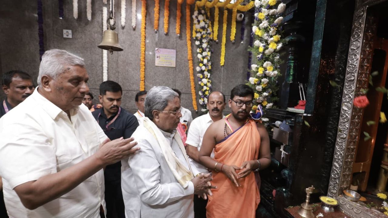 Mahashivratri 2026: ಮಲೆ ಮಹದೇಶ್ವರ ದೇವಾಲಯಕ್ಕೆ ಸಿಎಂ ಭೇಟಿ, ತಂದೆ ಎಚ್.ಡಿ. ದೇವೇಗೌಡರ ಜತೆ ಶಿವನ ದರ್ಶನ ಪಡೆದ ಎಚ್‌ಡಿಕೆ - Image 1