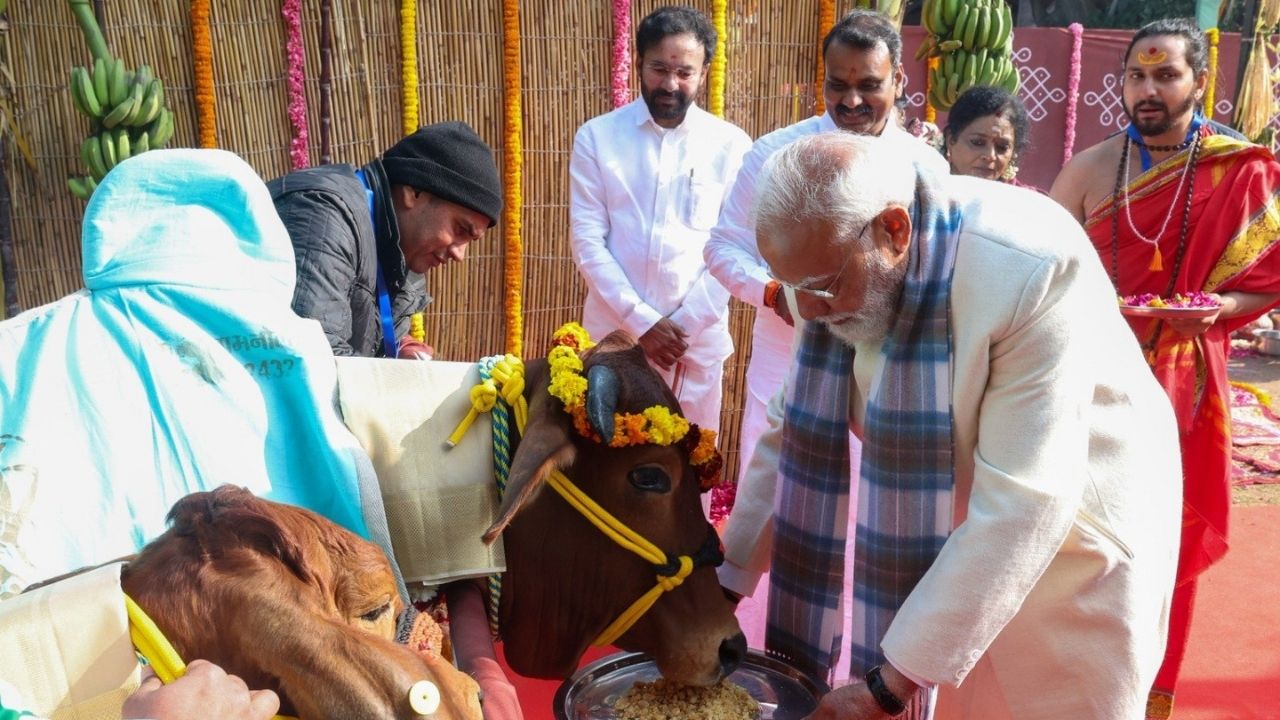 ಕನ್ನಡದಲ್ಲೇ ಮಕರ ಸಂಕ್ರಾಂತಿ ಶುಭಾಶಯ ತಿಳಿಸಿದ ನರೇಂದ್ರ ಮೋದಿ; ಕೇಂದ್ರ ಸಚಿವ ತಿರು ಎಲ್‌. ಮುರುಗನ್‌ ನಿವಾಸದಲ್ಲಿ ಹಬ್ಬ ಆಚರಣೆ - Image 1