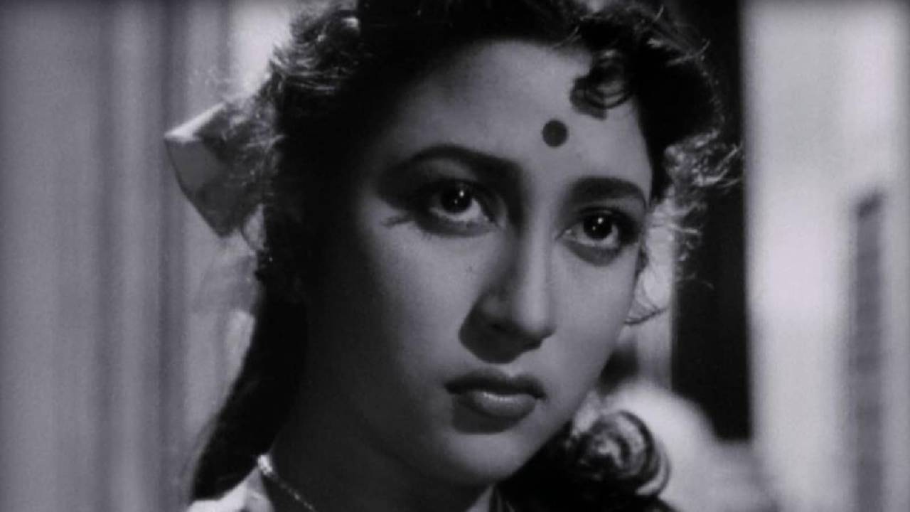 Mala Sinha: ಐಟಿ ರೇಡ್‌ ವೇಳೆ ಹೇಳಿದ ಒಂದೇ ಸುಳ್ಳಿನಿಂದ ಈ ನಟಿಯ ಜೀವನವೇ ಹಾಳಾಯ್ತು; ಅಷ್ಟಕ್ಕೂ ಆಗಿದ್ದೇನು? - Image 5