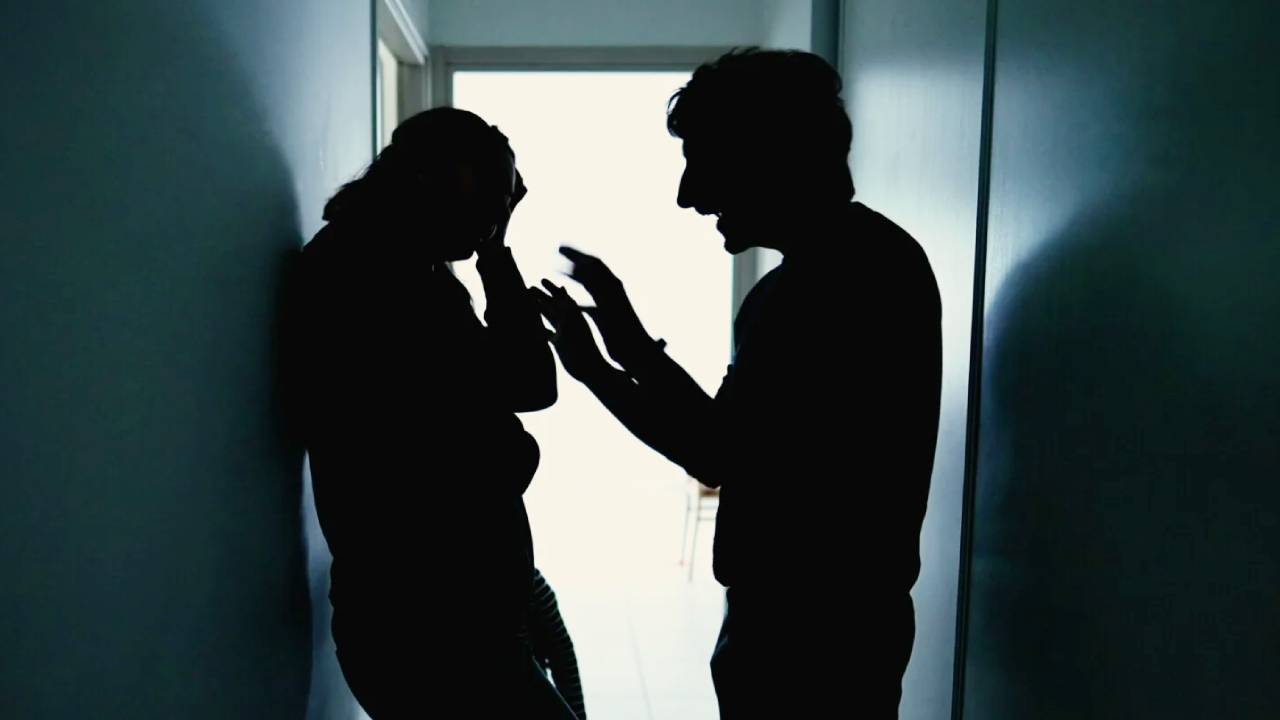 Self Harming: ಸುಳ್ಯದಲ್ಲಿ ಘೋರ ಘಟನೆ; ಗುಂಡಿಕ್ಕಿ ಪತ್ನಿಯ ಕೊಂದು, ಆ್ಯಸಿಡ್ ಸೇವಿಸಿ ಪತಿಯೂ ಆತ್ಮಹತ್ಯೆ