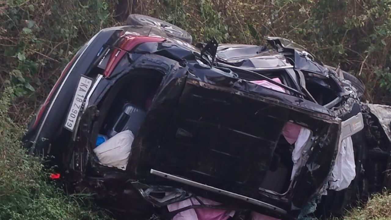 Mandya Car Accident: ಮಂಡ್ಯದಲ್ಲಿ ಭೀಕರ ಕಾರು ಅಪಘಾತ; ಮೂವರ ದುರ್ಮರಣ