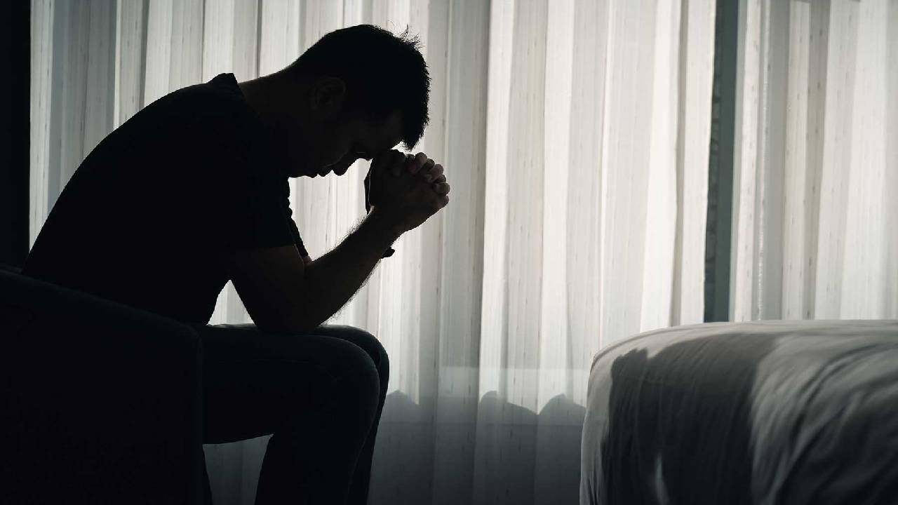 ಮದುವೆಗೆ ಕಾಯಲು ಸಾಧ್ಯವಾಗದ ಯುವಕ ಆತ್ಮಹತ್ಯೆ