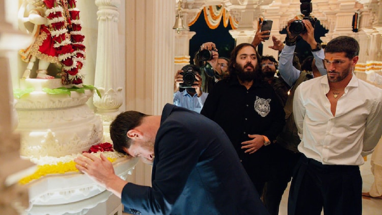 Messi Visit At Vantara: ಗಣೇಶನಿಗೆ ಪೂಜೆ, ಕತ್ತಲ್ಲಿ ಜಪ ಮಾಲೆ; ವಂತಾರಕ್ಕೆ ಭೇಟಿ ನೀಡಿದ ಮೆಸ್ಸಿ ಹೇಳಿದ್ದೇನು? - Image 1