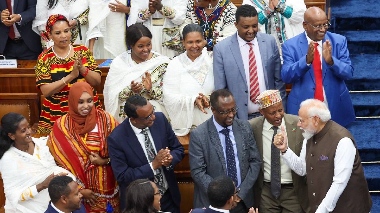 ಸ್ವತಃ ಕಾರು ಡ್ರೈವ್‌ ಮಾಡಿಕೊಂಡು ಮೋದಿಯನ್ನು ವಿಮಾನ ನಿಲ್ದಾಣಕ್ಕೆ ಕರೆದೊಯ್ದ ಇಥಿಯೋಪಿಯಾ ಪ್ರಧಾನಿ ಅಬಿ ಅಹ್ಮದ್ ಅಲಿ - Image 3