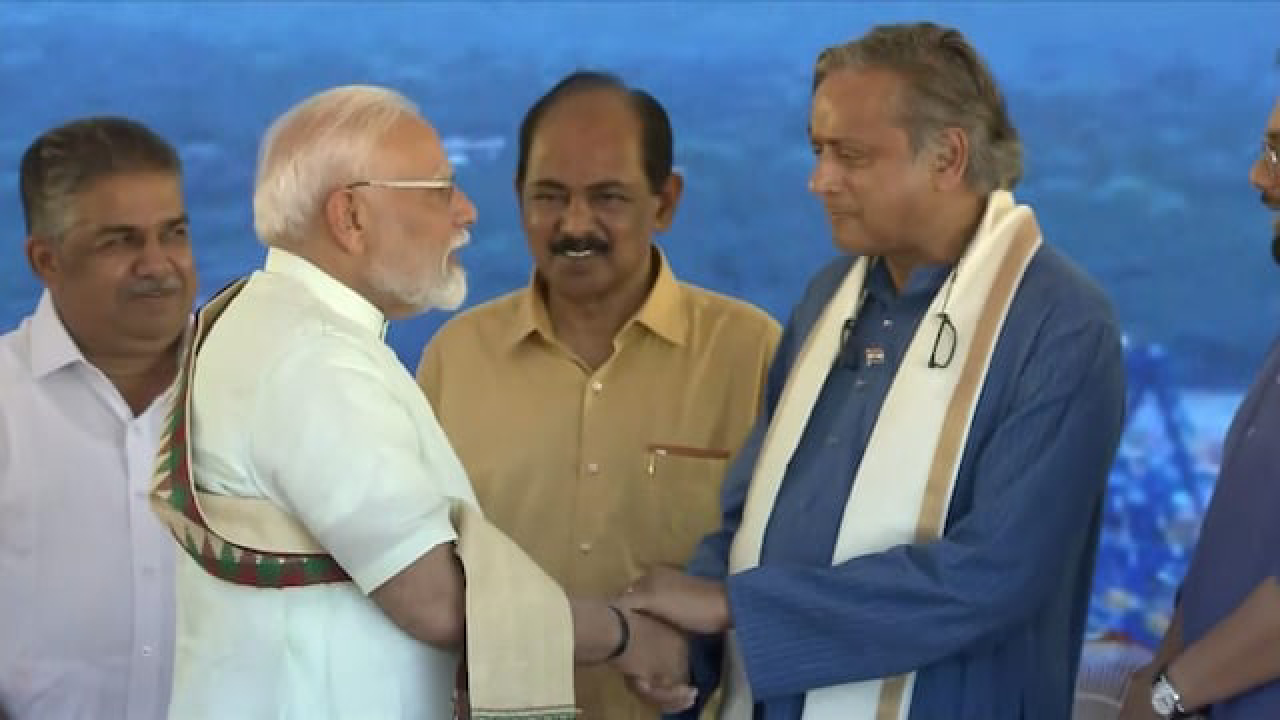 Shashi Tharoor: "ನಾನು ಶಶಿ ತರೂರ್ ಒಂದೇ ವೇದಿಕೆಯಲ್ಲಿರುವುದನ್ನು ನೋಡಿ ಹಲವರಿಗೆ ನಿದ್ದೆ ಬರುವುದಿಲ್ಲ" ; ಕೇರಳದಲ್ಲಿ ಮೋದಿ ಹೇಳಿಕೆ - Image 2