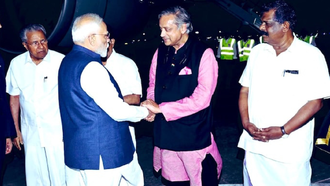 Shashi Tharoor: "ನಾನು ಶಶಿ ತರೂರ್ ಒಂದೇ ವೇದಿಕೆಯಲ್ಲಿರುವುದನ್ನು ನೋಡಿ ಹಲವರಿಗೆ ನಿದ್ದೆ ಬರುವುದಿಲ್ಲ" ; ಕೇರಳದಲ್ಲಿ ಮೋದಿ ಹೇಳಿಕೆ - Image 1