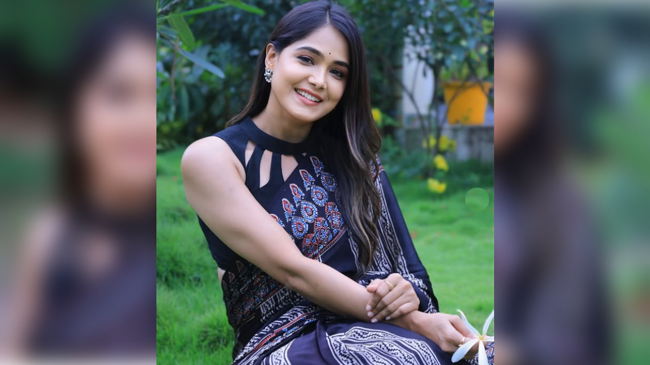 Mokshitha Pai: ಬ್ಲ್ಯಾಕ್ ಬ್ಯೂಟಿ ಮೋಕ್ಷಿ: ಕಪ್ಪು ಬಣ್ಣದ ಸೀರೆಯಲ್ಲಿ ಬಿಗ್ ಬಾಸ್ ಸುಂದರಿ - Image 1