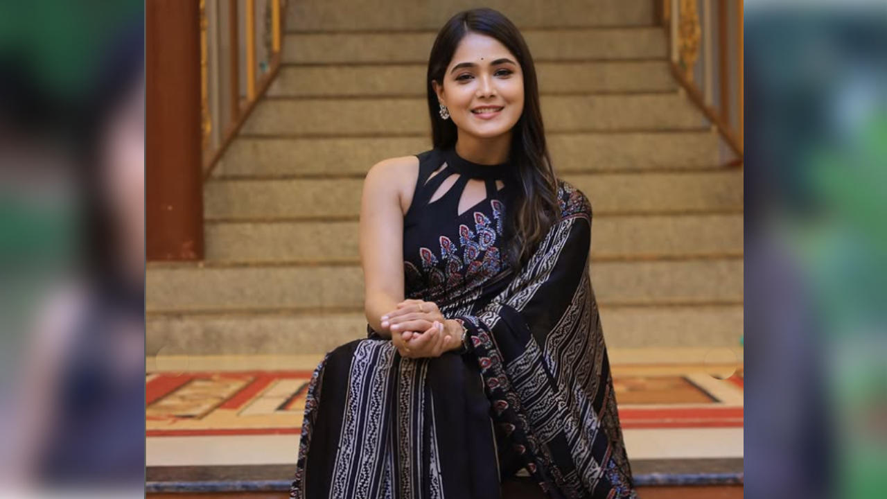 Mokshitha Pai: ಬ್ಲ್ಯಾಕ್ ಬ್ಯೂಟಿ ಮೋಕ್ಷಿ: ಕಪ್ಪು ಬಣ್ಣದ ಸೀರೆಯಲ್ಲಿ ಬಿಗ್ ಬಾಸ್ ಸುಂದರಿ - Image 6