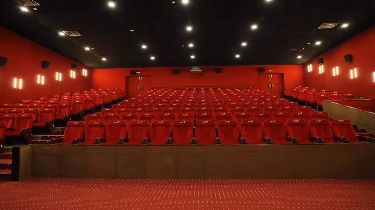 Movie Ticket Price: 200 ರೂ. ಸಿನಿಮಾ ಟಿಕೆಟ್ ದರದ ವಿರುದ್ಧ ಕಾನೂನು ಸಮರಕ್ಕೆ ಮುಂದಾದ ಮಲ್ಟಿಪ್ಲೆಕ್ಸ್ ಒಕ್ಕೂಟ; ಹೈಕೋರ್ಟ್‌ಗೆ ಅರ್ಜಿ