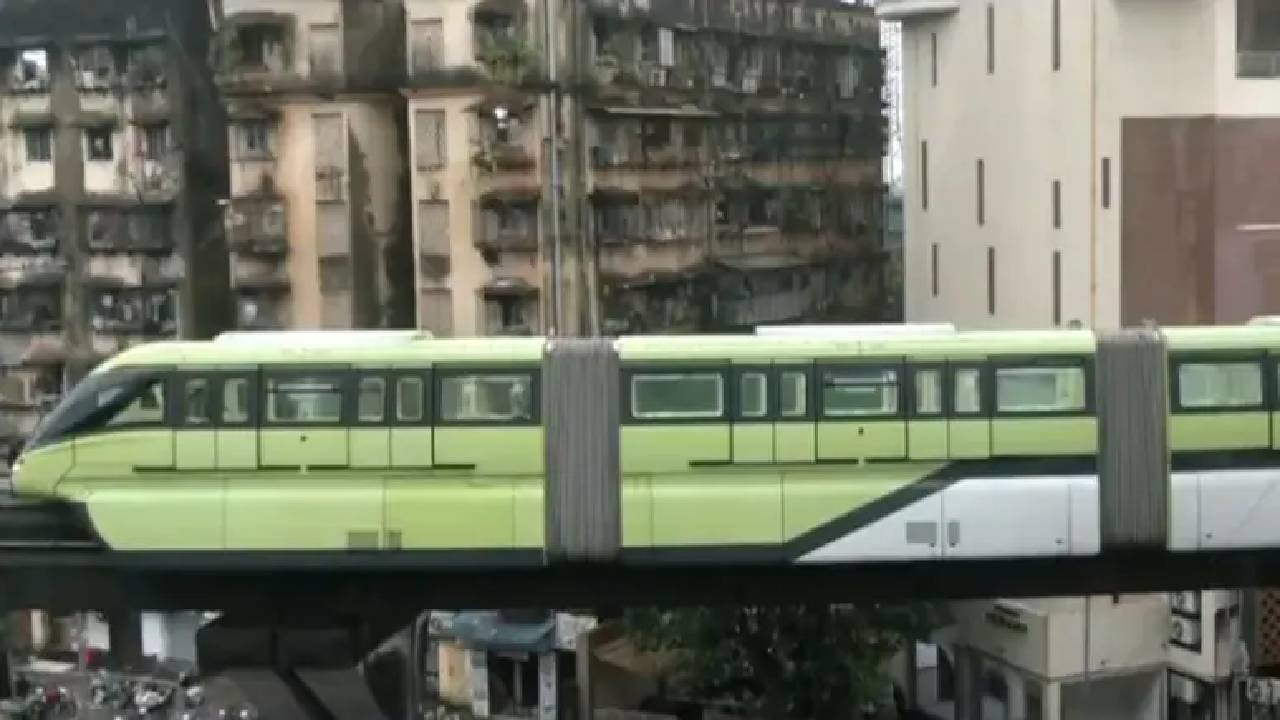 ಮಾರ್ಗಮಧ್ಯದಲ್ಲಿ ಕೆಟ್ಟು ನಿಂತ ಮೋನೋರೈಲು