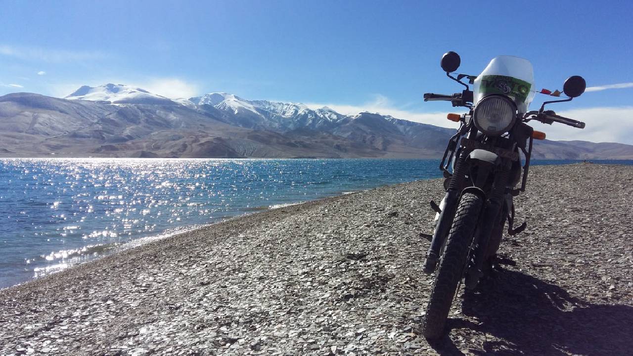 ಒಂದೇ ಬೈಕ್ ನಲ್ಲಿ 7 ಮಂದಿ ಸವಾರಿ; ಕ್ರಮಕ್ಕೆ ನೆಟ್ಟಿಗರ ಆಗ್ರಹ