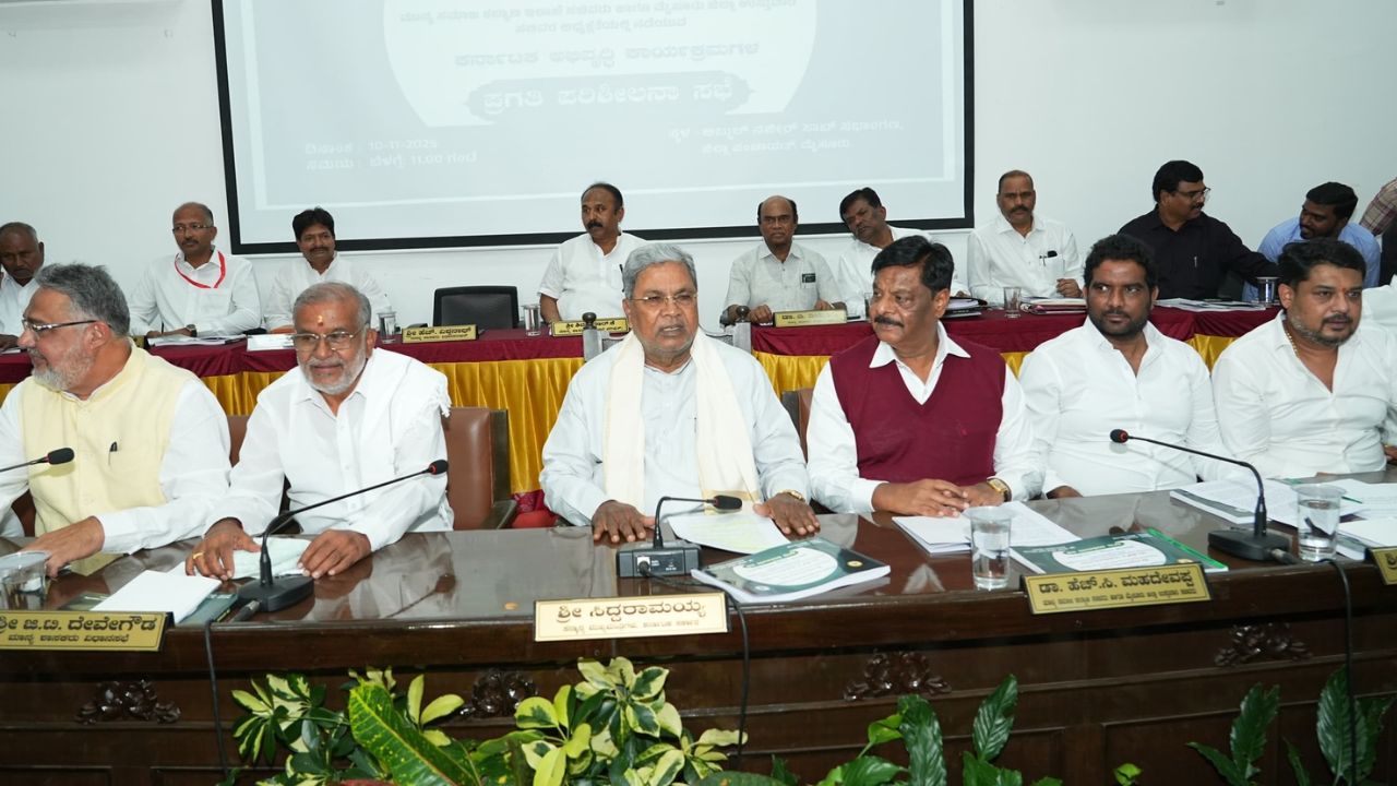 ಮೈಸೂರು ಸಿಲ್ಕ್‌ ಸೀರೆಗಳ ಉತ್ಪಾದನೆ ಹೆಚ್ಚಿಸಲು ಸಿಎಂ ಸೂಚನೆ