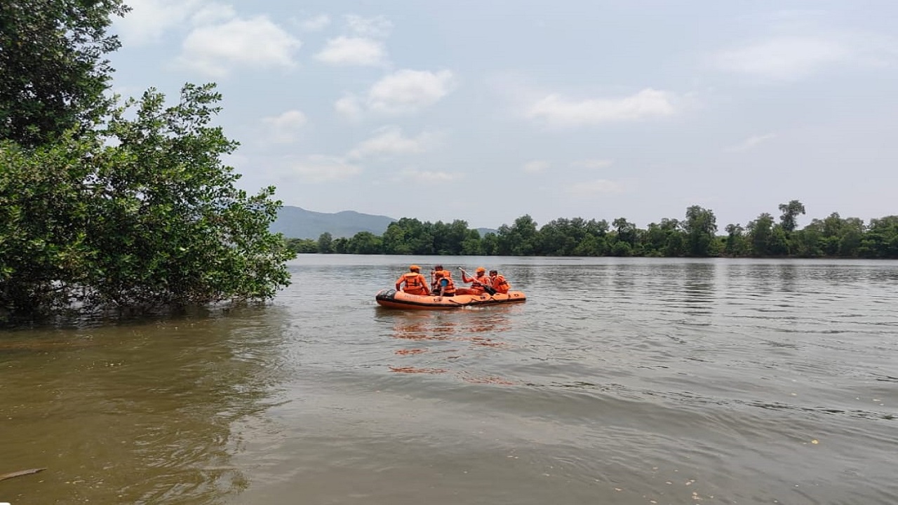 ನೀರಿನಲ್ಲಿ ಕೊಚ್ಚಿ ಹೋಗಿ ಕಾಣೆಯಾದ ಯುವಕನಿಗಾಗಿ ಶೋಧ