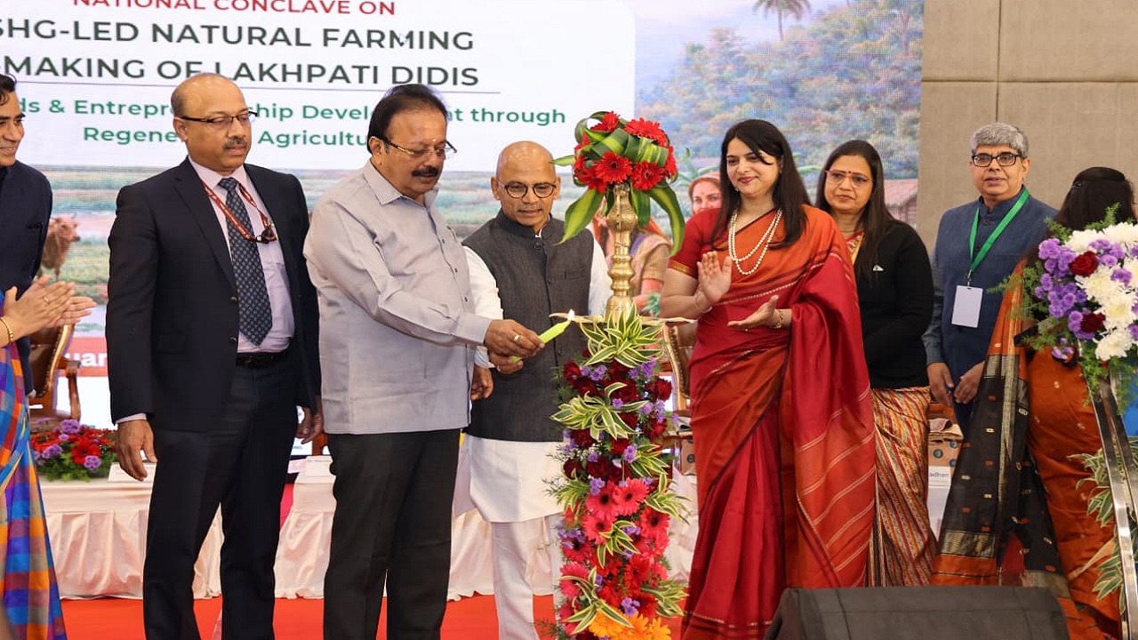 ರಾಜ್ಯ ಹಾಗೂ ಕೇಂದ್ರ ಸರ್ಕಾರಗಳು ನೈಜ ಕೃಷಿಗೆ ಒತ್ತು ನೀಡಬೇಕು