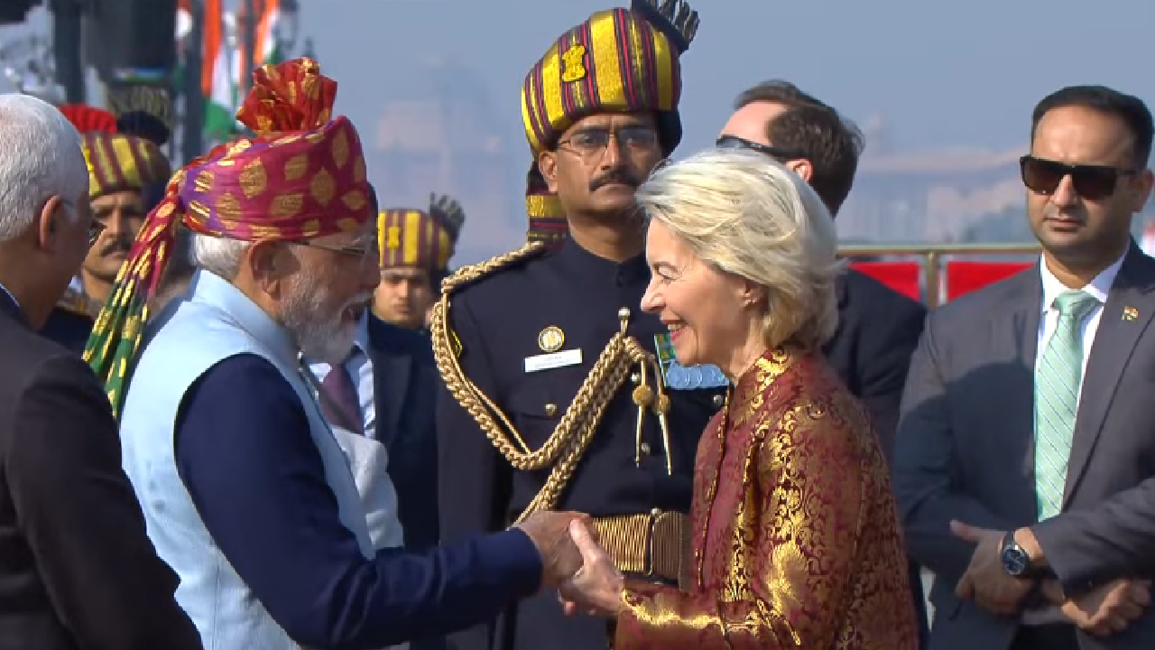 ರಾಷ್ಟ್ರೀಯ ಯುದ್ಧ ಸ್ಮಾರಕಕ್ಕೆ ಮೋದಿ ಭೇಟಿ, ಕರ್ತವ್ಯಪಥದಲ್ಲಿ ಭಾರತದ ಸೇನಾ ಶಕ್ತಿ ಪ್ರದರ್ಶನ ಶುರು - Image 3