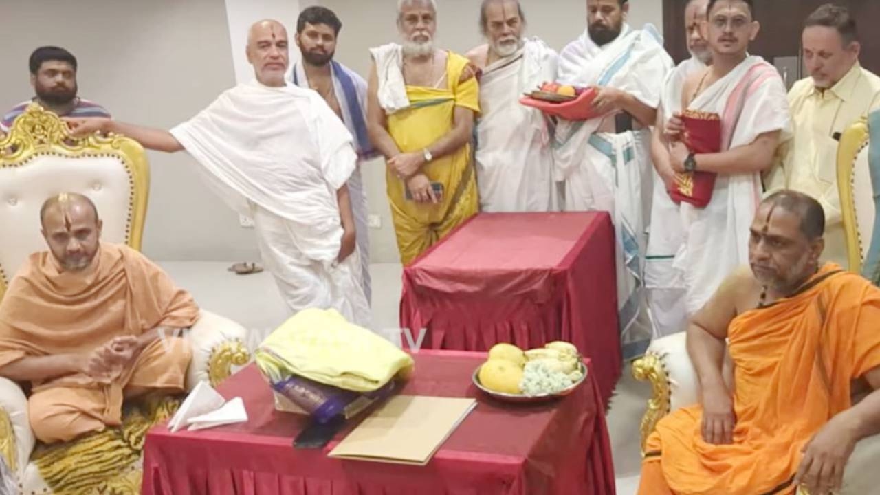 Nava Brindavana: ನವ ವೃಂದಾವನ ಪೂಜೆ ವಿವಾದ; ಸಾಮರಸ್ಯದಿಂದ ಸಮಸ್ಯೆಗೆ ಇತಿಶ್ರೀ ಹಾಡಲು ರಾಯರ ಮಠ-ಉತ್ತರಾದಿ ಮಠದ ಶ್ರೀಗಳ ನಿರ್ಧಾರ