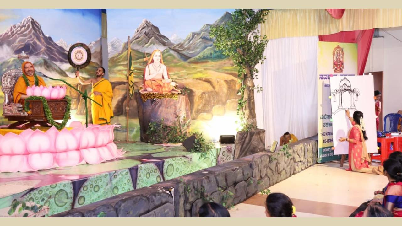 ನವರಾತ್ರಿ ಎಂದರೆ ಮನರಂಜನೆಯಲ್ಲ, ಅದು ದೇವಿಯ ಆರಾಧನೆ ಕಾಲ: ರಾಘವೇಶ್ವರ ಶ್ರೀ