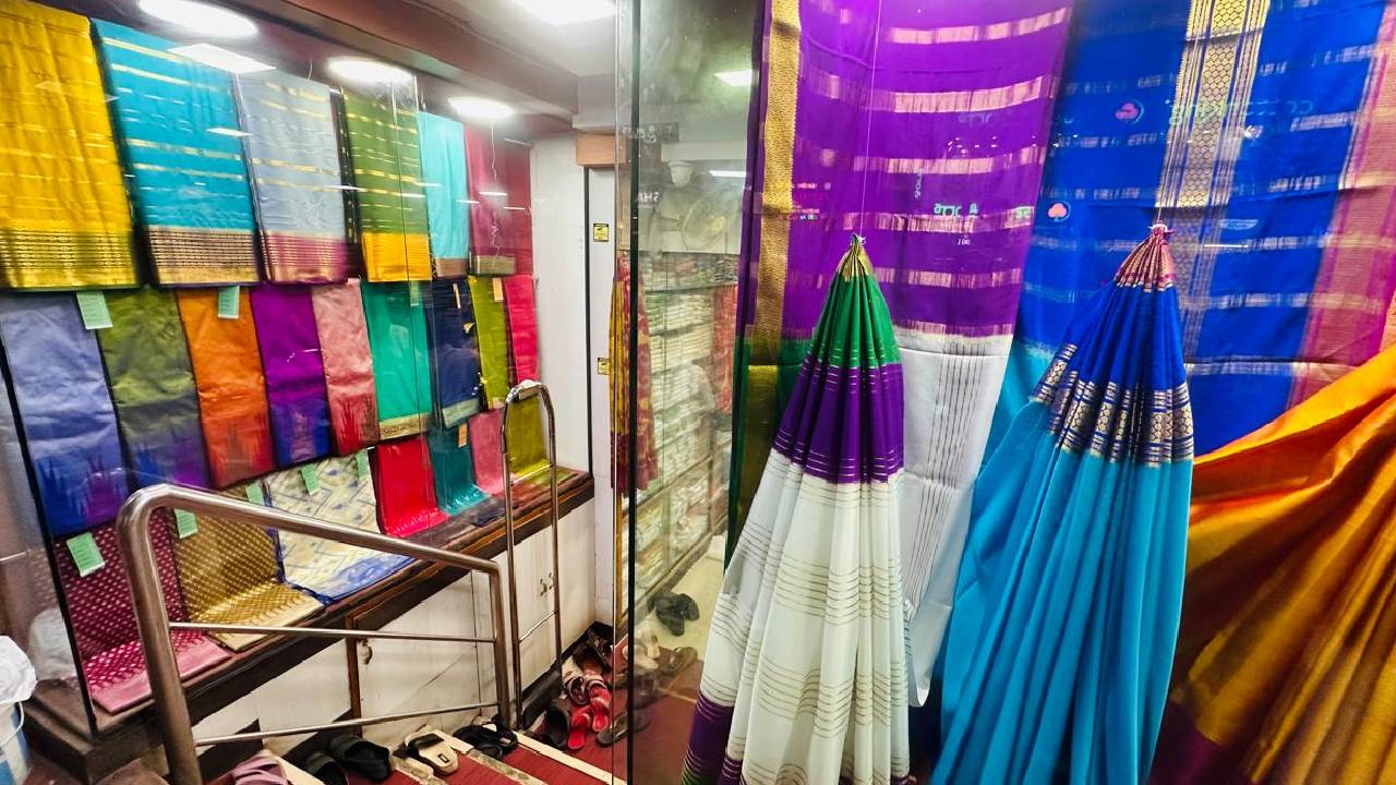 Navaratri Saree Shopping 2025: ನವರಾತ್ರಿಗೆ ಸೀರೆ ಶಾಪಿಂಗ್‌ ಮಾಡುವವರಿಗೆ ಇಲ್ಲಿದೆ 5 ಸಿಂಪಲ್‌ ಟಿಪ್ಸ್