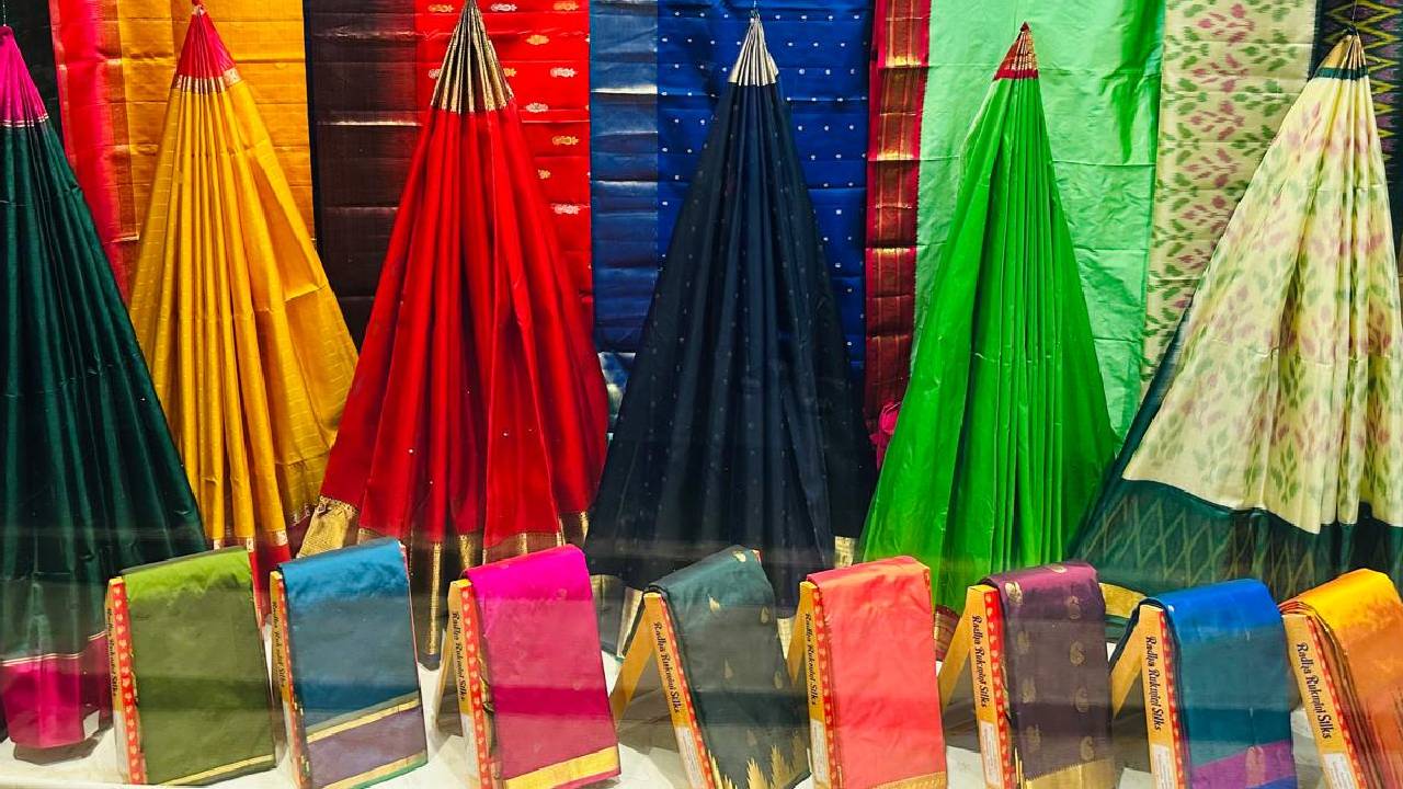 Navaratri Saree Shopping 2025: ನವರಾತ್ರಿಗೆ ಸೀರೆ ಶಾಪಿಂಗ್ ಮಾಡುವವರಿಗೆ ಇಲ್ಲಿದೆ 5 ಸಿಂಪಲ್ ಟಿಪ್ಸ್ - Image 5