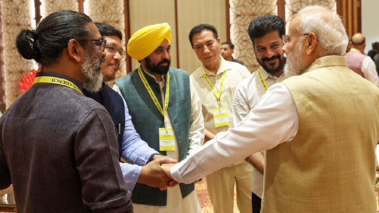 Neeti Ayoga Meeting: ಕೇಂದ್ರ, ರಾಜ್ಯ ಸರ್ಕಾರಗಳು ಟೀ ಇಂಡಿಯಾದ ರೀತಿಯಲ್ಲಿ ಕೆಲಸ ಮಾಡಬೇಕು; ನೀತಿ ಆಯೋಗದ ಸಭೆಯಲ್ಲಿ ಒಗ್ಗಟ್ಟಿನ ಮಂತ್ರ ಪಠಿಸಿದ ಮೋದಿ - Image 3