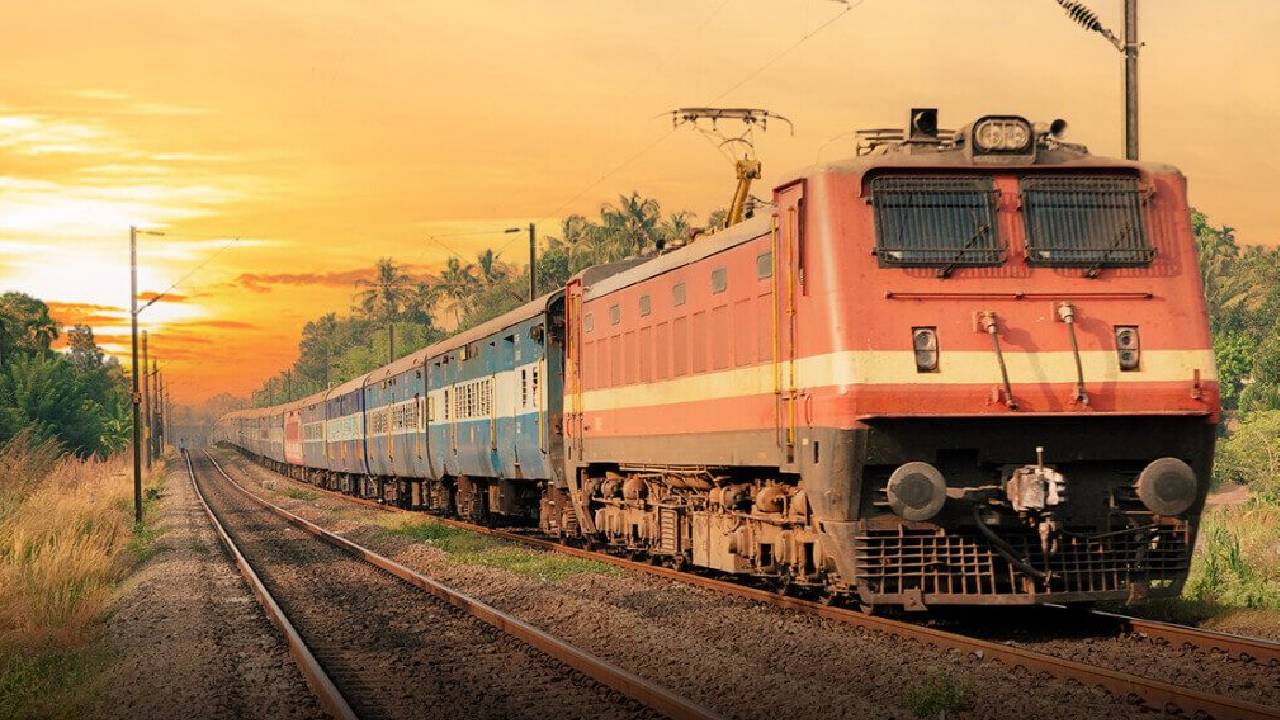 Longest Train Routes In India: ವಿವೇಕ್ ಎಕ್ಸ್ಪ್ರೆಸ್, ಹಿಮಸಾಗರ್ ಎಕ್ಸ್ಪ್ರೆಸ್...ಟಾಪ್ 5 ದೀರ್ಘ ದೂರ ಪಯಣದ ರೈಲುಗಳಿವು - Image 5