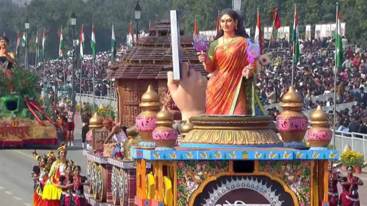 Republic Day Tableau: ಗಣರಾಜ್ಯೋತ್ಸವಕ್ಕೆ ಮೆರಗು ತಂದ ಸ್ತಬ್ಧಚಿತ್ರಗಳು; ಇಲ್ಲಿದೆ ನೋಡಿ ಫೋಟೊ ಗ್ಯಾಲರಿ - Image 4